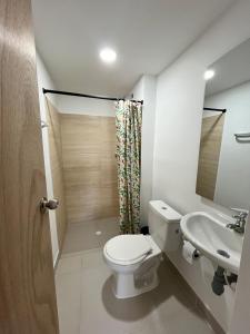 a bathroom with a toilet and a sink at New Sea View Torre 811 in Cartagena de Indias