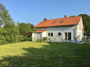 Το κτήριο όπου στεγάζεται  η παραθεριστική κατοικία