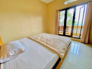 Postel nebo postele na pokoji v ubytování villa puncak ressort + 18 fotografií