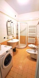 a bathroom with a shower and a washing machine at Eli's House in Bardolino sul Garda in Bardolino
