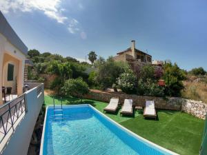 Bazén v ubytování Villa Iris nebo v jeho okolí