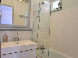 a bathroom with a sink and a shower at T2 cabine - CAP D'AGDE CT300-124 in Cap d'Agde +10 photos