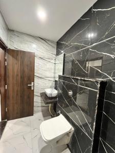 a bathroom with a toilet and a sink at Hotel GS Grand Amritsar in Amritsar +47 photos