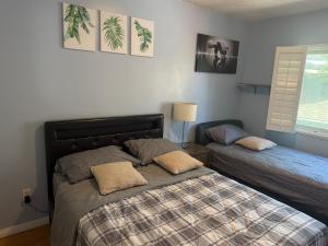 Postel nebo postele na pokoji v ubytování 3 Bedroom 2min to Dodger Stadium