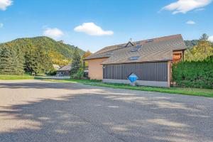 a house on the side of a road at Appart Tallas Pieds Des Pistes in Ancelle +13 photos