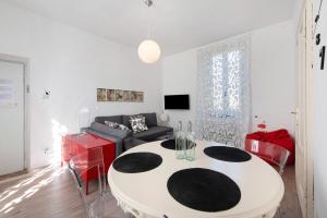 a white living room with a table and a couch at Villa Carla in Salò
