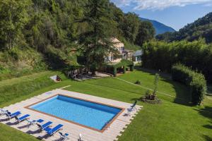an aerial view of a backyard with a swimming pool at Villa Filippo by Mmega in Santa Lucia