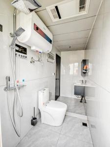 Koupelna v ubytování Wangxian Valley Chunyushanfang and shuishangjian Wangxian Valley Scenic Area