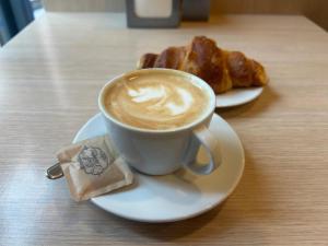 Fotografie z fotogalerie ubytování La Corte Rooms and Home Restaurant - free parking - 10 minutes to the lake and centre v destinaci Como