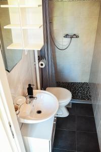 Ένα μπάνιο στο Sablic Apartmani +25 φωτογραφίες