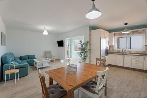 Η κουζίνα ή μικρή κουζίνα στο Casa Elvira +24 φωτογραφίες
