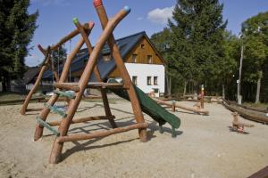 Herní místnost nebo prostor pro děti v ubytování Chata Nisanka