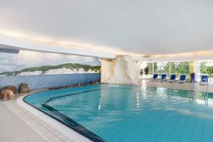Bazén v ubytování Kurhotel Sassnitz nebo v jeho okolí
