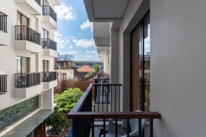 En balkon eller terrasse på Sans Vibes Hotel Seminyak