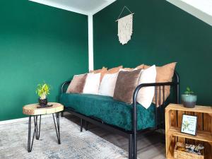 Ruang duduk di Nature Terminal Apartment