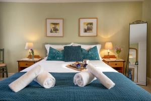 Postel nebo postele na pokoji v ubytování Saffron Cottage