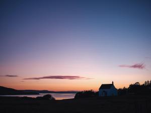 an old house in a field at sunset at The Crow's Nest Skye in Kensaleyre