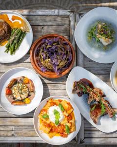 Φαγητό σε αυτό το ξενοδοχείο ή κάπου εκεί κοντά