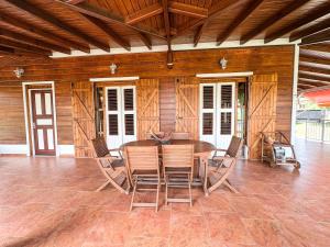Patio nebo venkovní prostory v ubytování Pavillon Cosy 3 Chambre en Guadeloupe