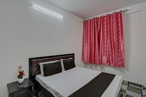 Ένα ή περισσότερα κρεβάτια σε δωμάτιο στο Hotel O VS GALAXY +21 φωτογραφίες