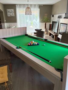 Τραπέζι μπιλιάρδου στο Maison cosy proche centre Arles - jusqu'à 8 personnes