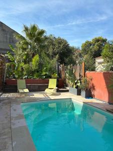 Πισίνα στο ή κοντά στο Maison cosy proche centre Arles - jusqu'à 8 personnes