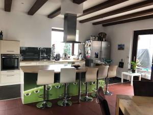 a kitchen with a large island with bar stools at City Hideaway Braunschweig in Braunschweig