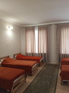 Ένα ή περισσότερα κρεβάτια σε δωμάτιο στο Сарканд +37 φωτογραφίες