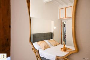 a bedroom with a bed and a mirror at Inn Pisa Rentals 2 - Rustic Romantic Pisa Flat in Pisa
