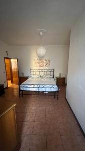 Un pat sau paturi într-o cameră la Appartamento Lucia