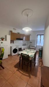 O bucătărie sau chicinetă la Appartamento Lucia +6 fotografii
