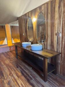 Ένα μπάνιο στο Belabela Omdera