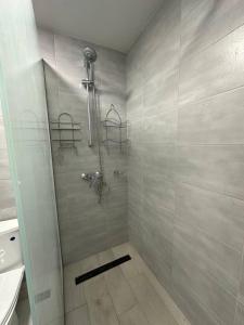 Koupelna v ubytování Rise Світла квартира у новобудові біля Центру