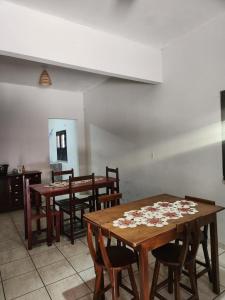 Un restaurante u otro lugar para comer en Mini Hostel