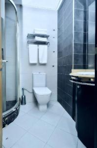 Koupelna v ubytování Modern 1BR Belvedere