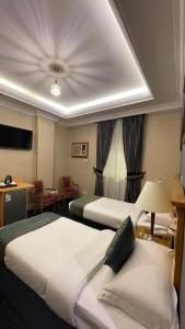 Ένα ή περισσότερα κρεβάτια σε δωμάτιο στο فندق المروج كريم AlMorooj Kareem Hotel +76 φωτογραφίες