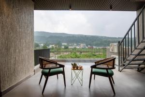 Nespecifikovaný výhled na hory nebo výhled na hory při pohledu z vily