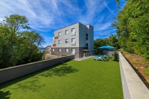 En have udenfor Apartments Villa Grande