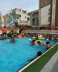 Bassein majutusasutuses RDG Desirecity Hotel või selle lähedal