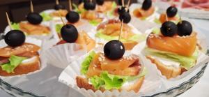 Jídlo v hotelu nebo okolí + 119 fotografií