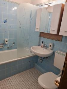 O baie la Ferienwohnung Berghexe 438 mit Pool & Sauna in Hohegeiß-Braunlage