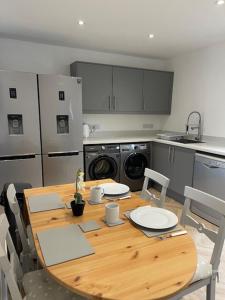 Η κουζίνα ή μικρή κουζίνα στο Spacious rooms close the hospital, UEA and the city centre