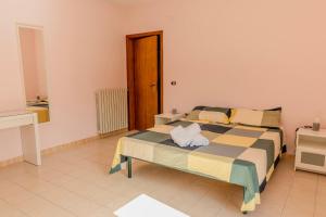 Un pat sau paturi într-o cameră la Casa Vacanze Alessio