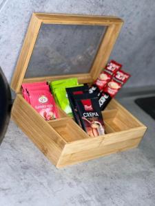 una caja de madera llena de diferentes tipos de aperitivos en Luxury Apartment Mostar Center, en Mostar 16 fotos más