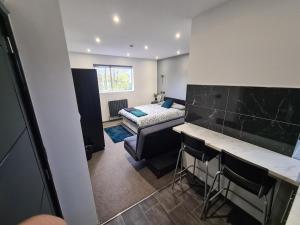 a bedroom with a bed and a desk in a room at YPS Studio Rooms in Peterborough +19 photos