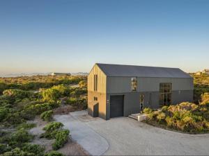 a house in the middle of a desert at Black Barn At Romansbaai in Goudiniweg