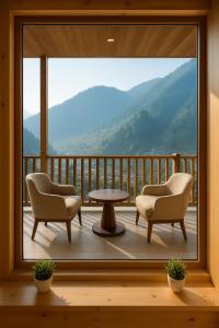 Φωτογραφία από το άλμπουμ του Himalayan Fort Resort, Manali - !! Riverside Property !! Big Garden with Campfire !! Guest Preferred !! Scenic River & Mountain View !! Big Parking !! Luxury Balcony Rooms !! Playing Zone !! Property of the Year σε Manāli