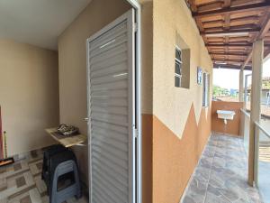 a garage door in a house with a stove at Residencial Via Mar - Massaguaçu in Caraguatatuba +4 photos