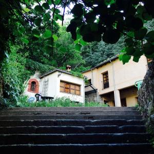 a house with stairs in front of it at Hotel rural El Jardin del Conde in Puerto de Béjar