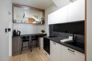 Kuchyň nebo kuchyňský kout v ubytování City Center Gem Varna - 5 Guests